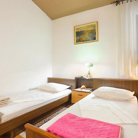 Apartments By The Sea Stanici, Omis - 1028 Tice Rom bilde