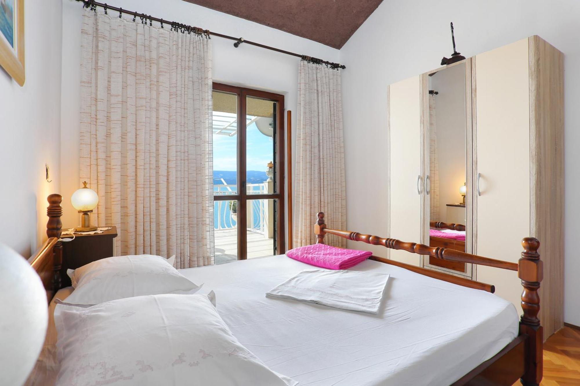 Apartments By The Sea Stanici, Omis - 1028 Tice Rom bilde