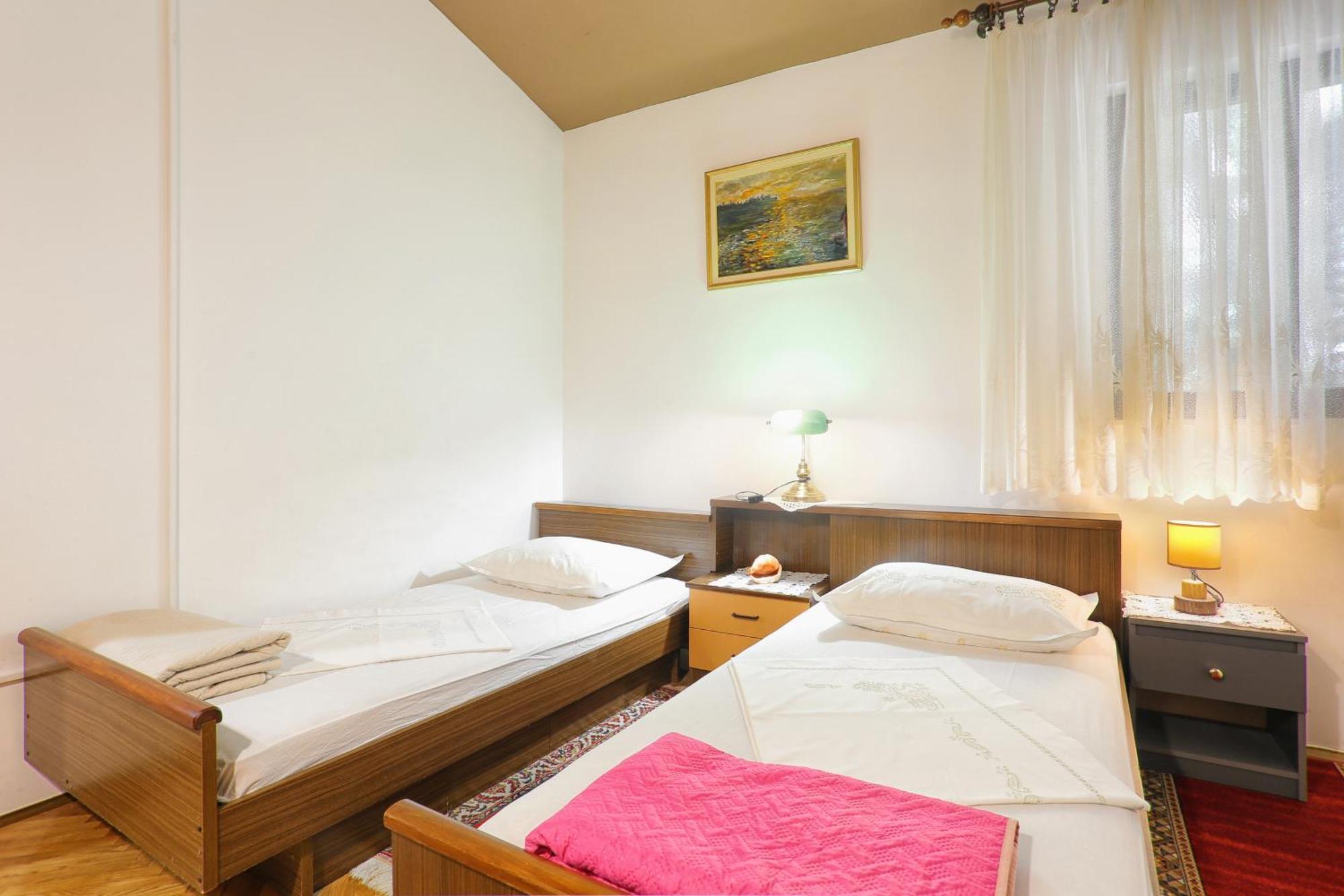 Apartments By The Sea Stanici, Omis - 1028 Tice Rom bilde
