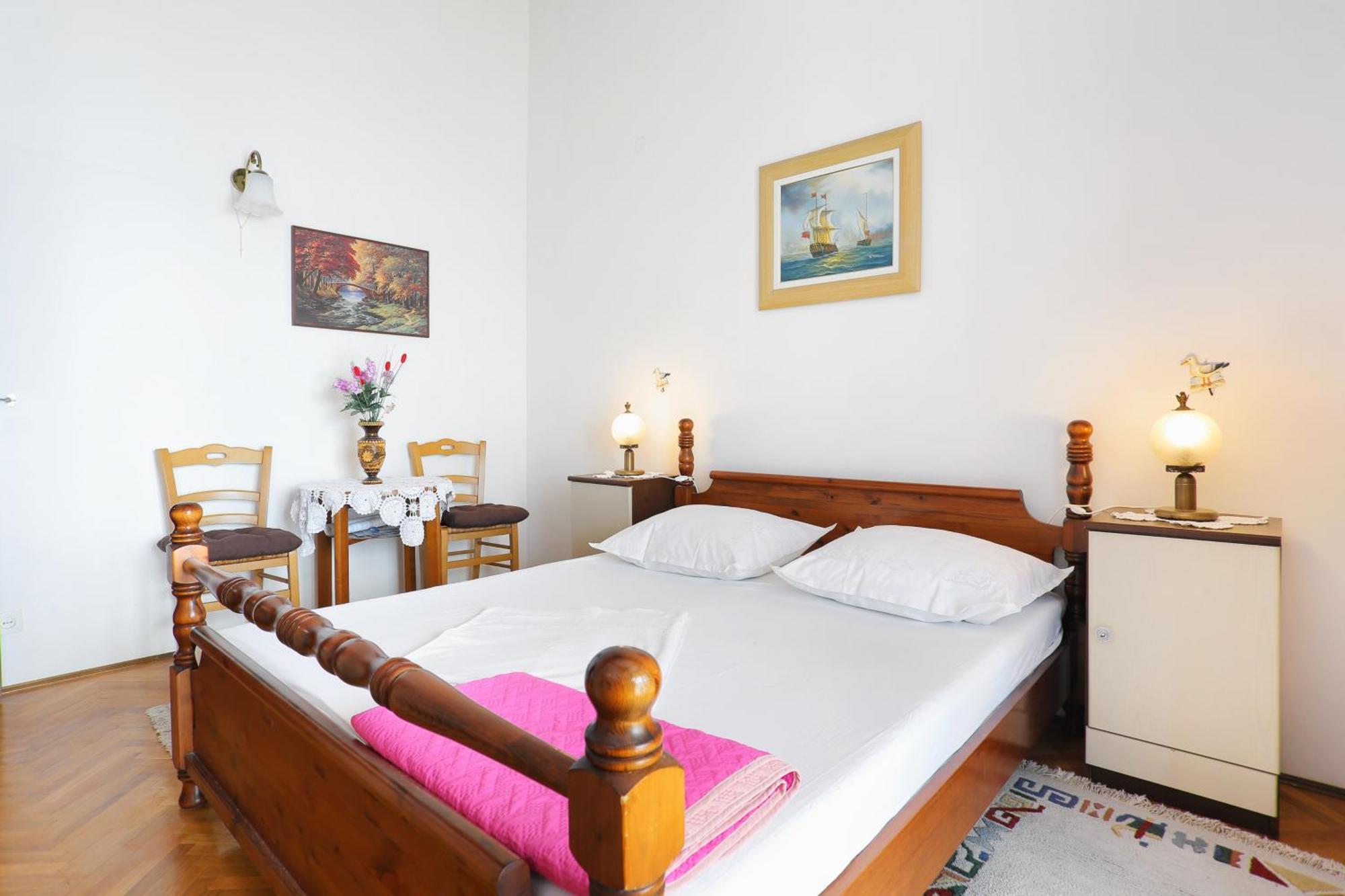 Apartments By The Sea Stanici, Omis - 1028 Tice Rom bilde
