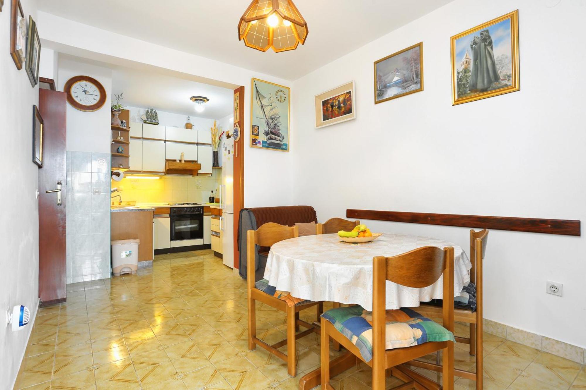 Apartments By The Sea Stanici, Omis - 1028 Tice Rom bilde